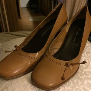 Women's shoes size 8,5